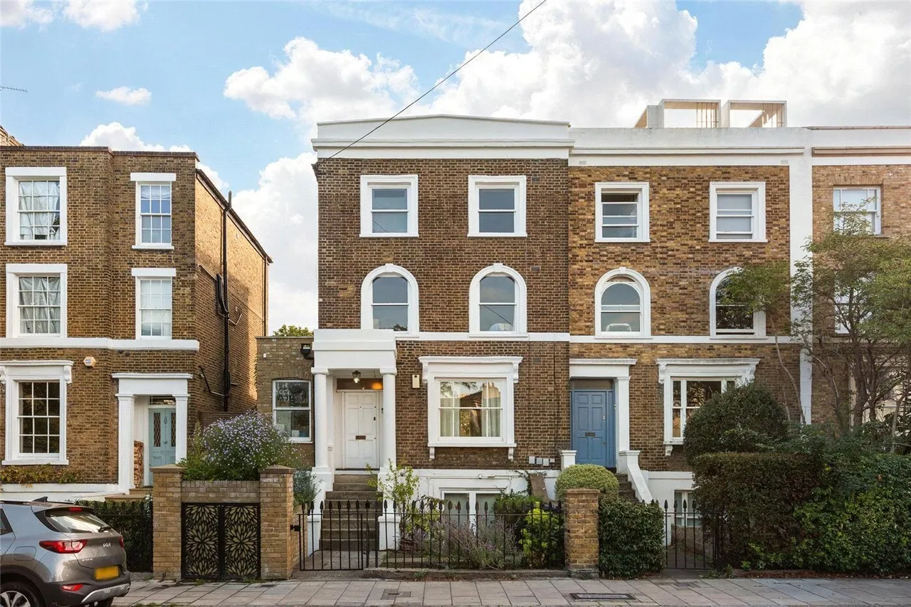 2 bed flat for sale, Stockwell Park Road, London, SW9