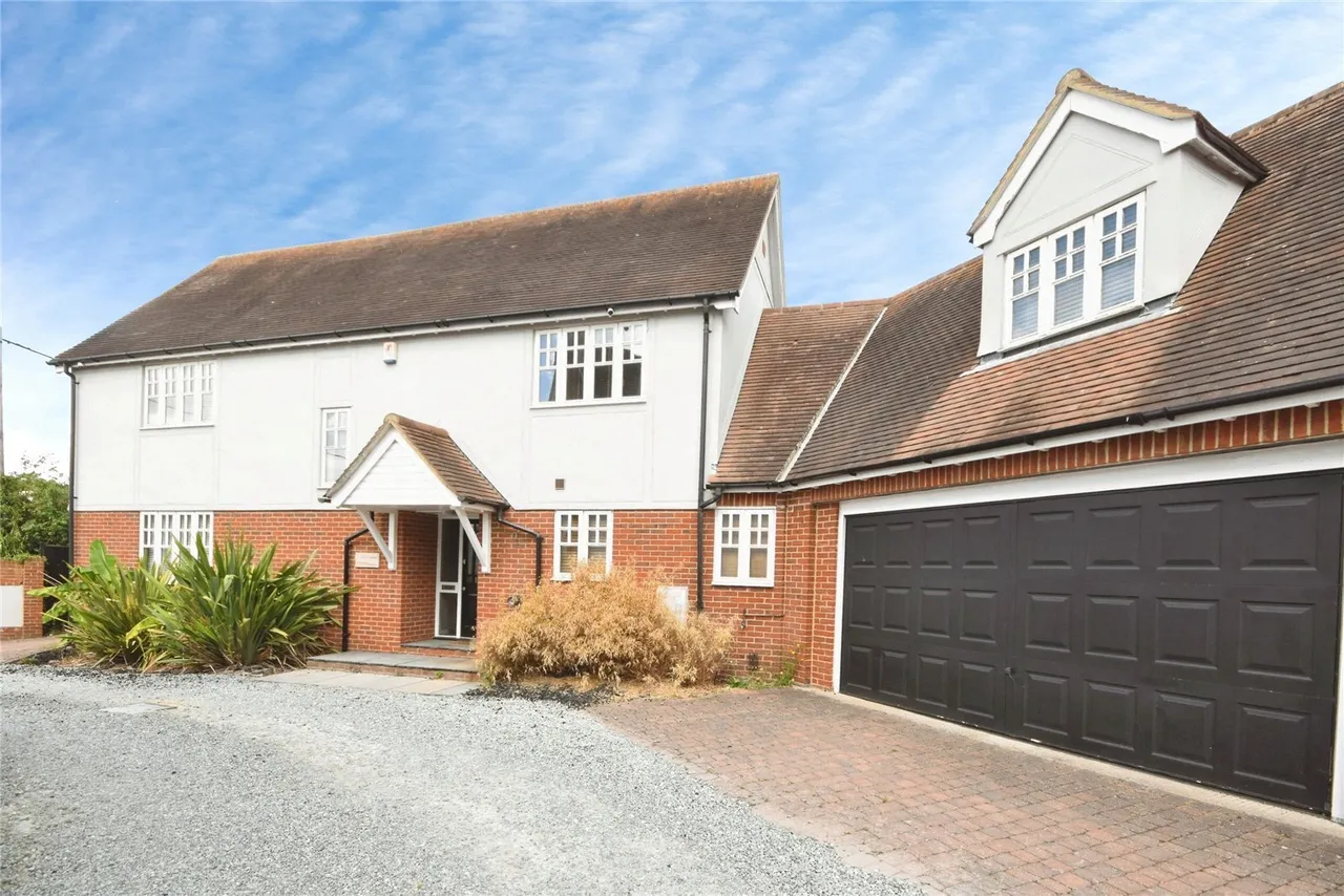 5 bed house for sale — The Tythings, Howe Green, Chelmsford, Essex, CM2