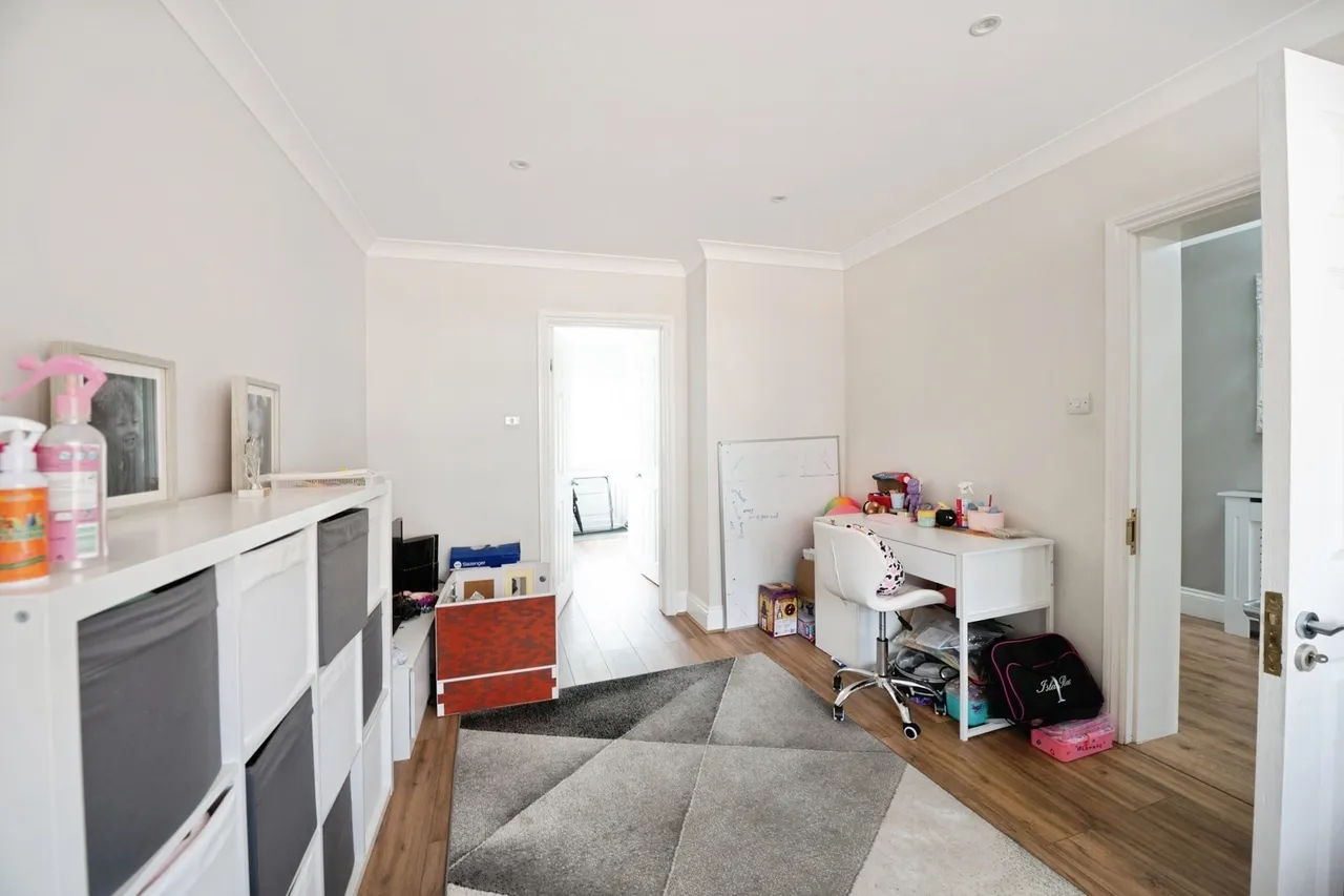 Clockhouse Lane, Romford, RM5, photo 8
