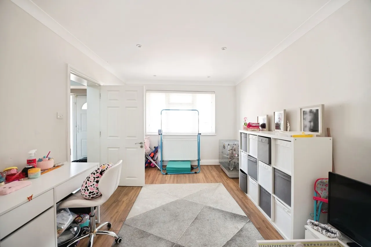Clockhouse Lane, Romford, RM5, photo 9