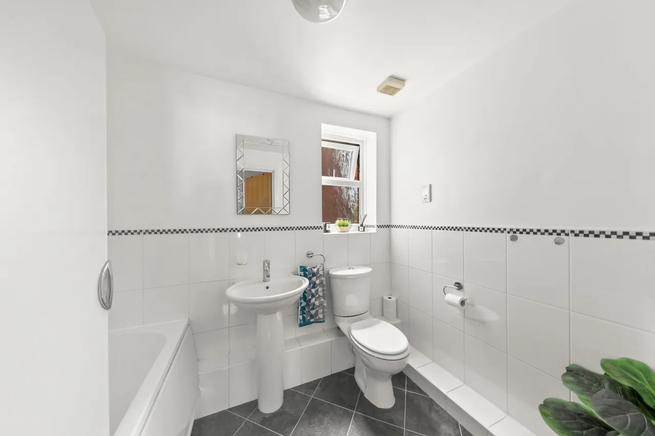 Pinders Farm Drive, Warrington, WA1, photo 6