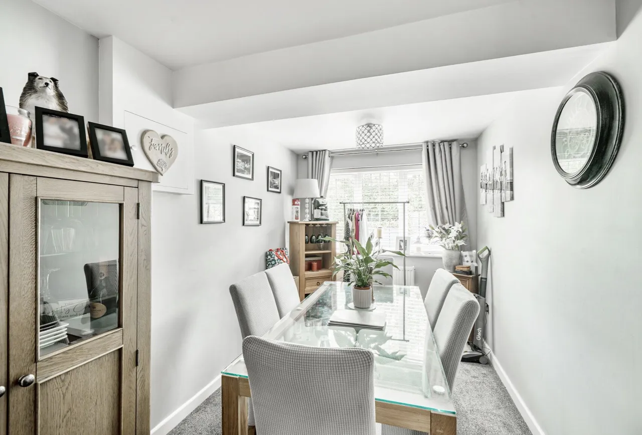 Chedworth Drive, Witney, OX28 5FS, photo 2