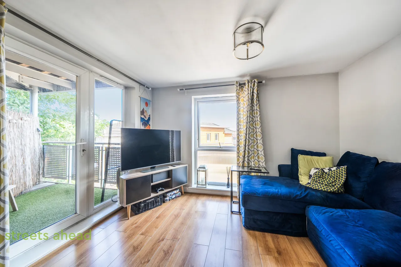 2 bed flat for sale, Manning Gardens, Croydon, CR0