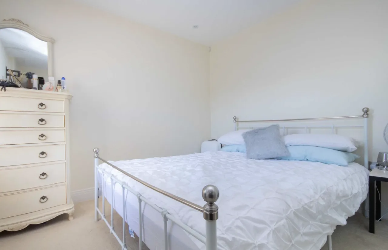 Lovelace Gardens, Surbiton, KT6 6SD, photo 3