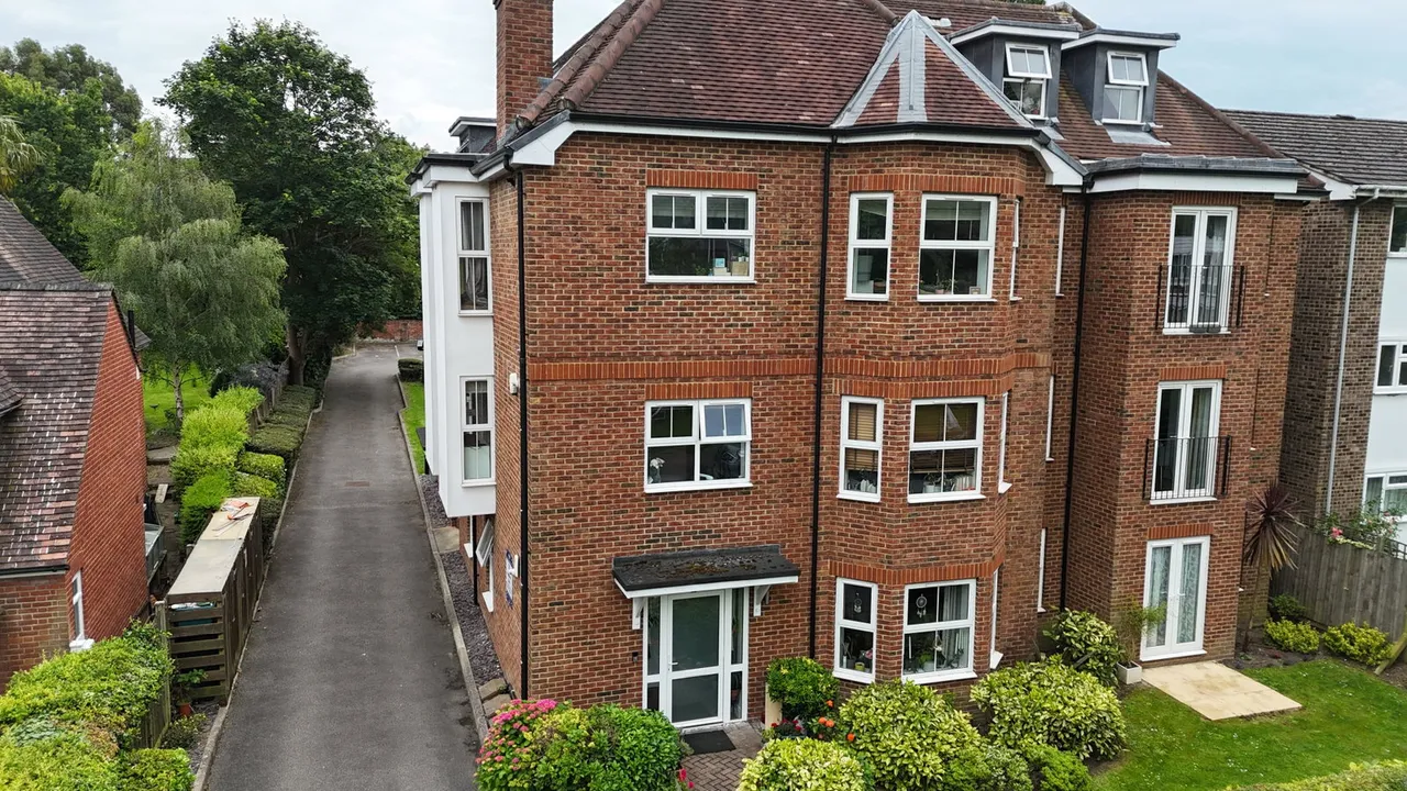 Lovelace Gardens, Surbiton, KT6 6SD, photo 5
