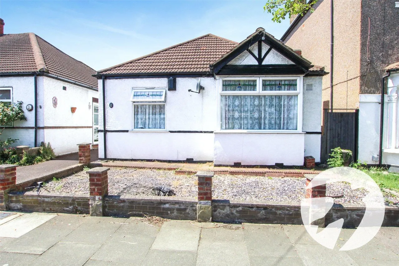 2 bed house for sale, Merchland Road, London, SE9