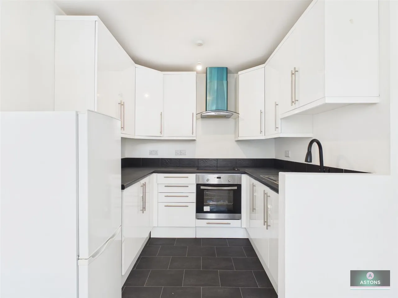 London Road, Lowfield Heath, photo 2