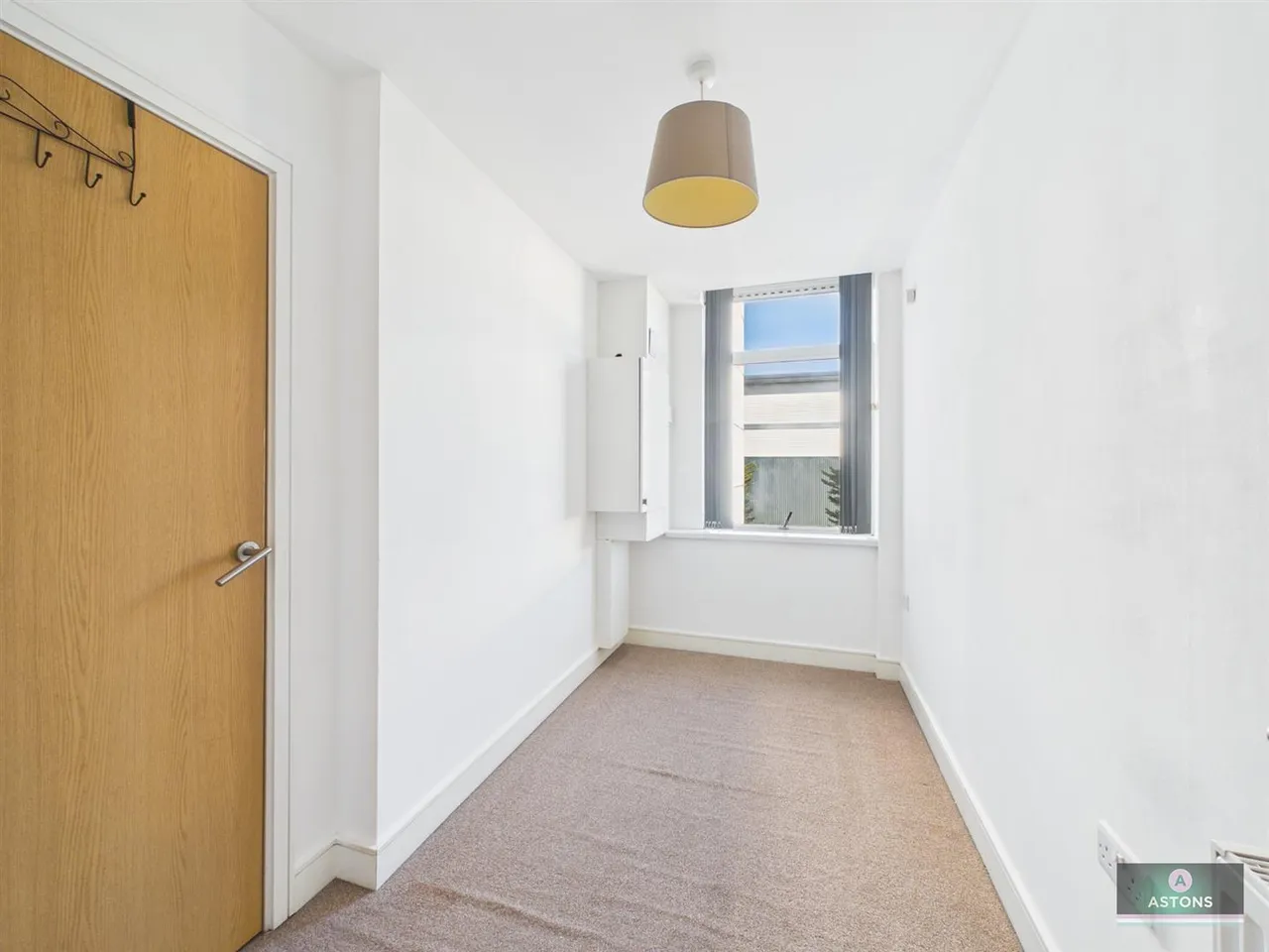 London Road, Lowfield Heath, photo 6