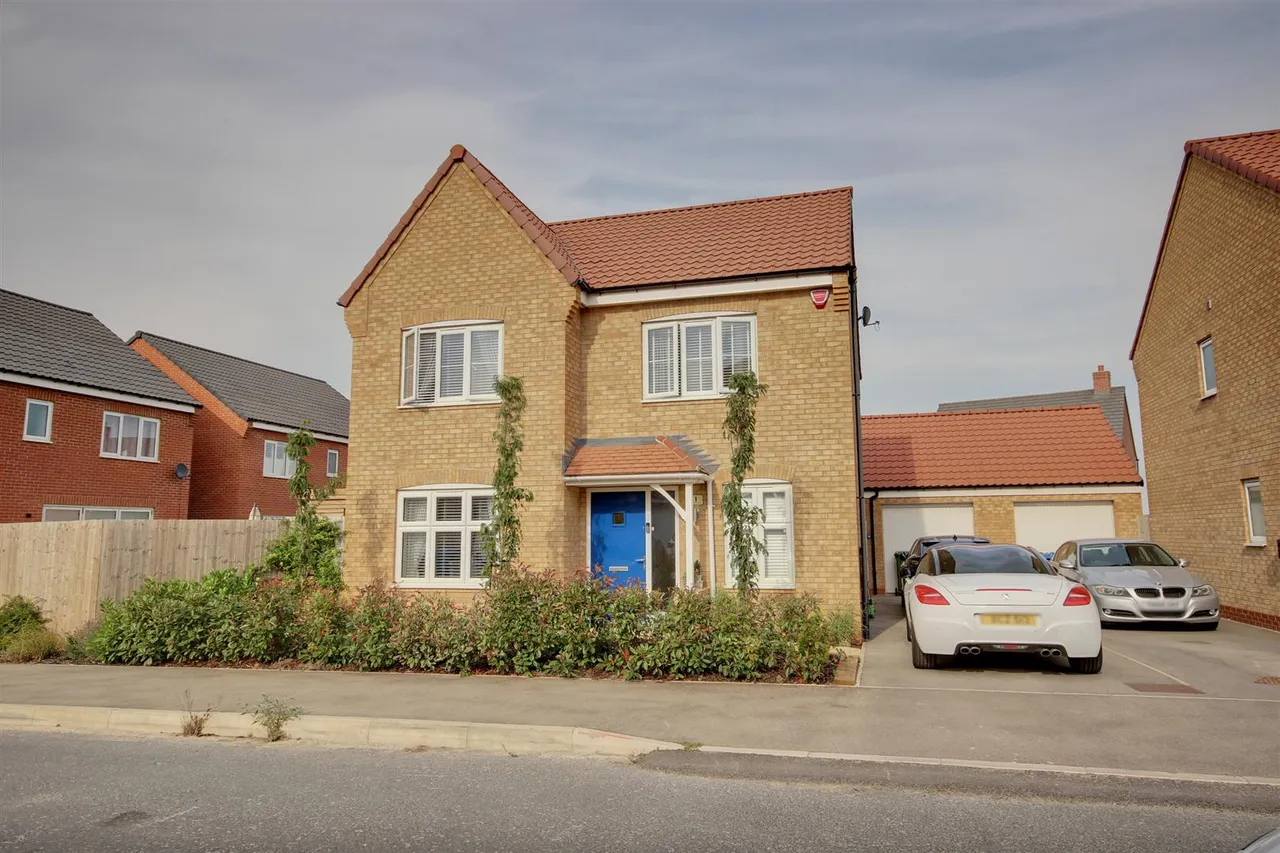 4 bed house for sale — Walker Close, Beverley