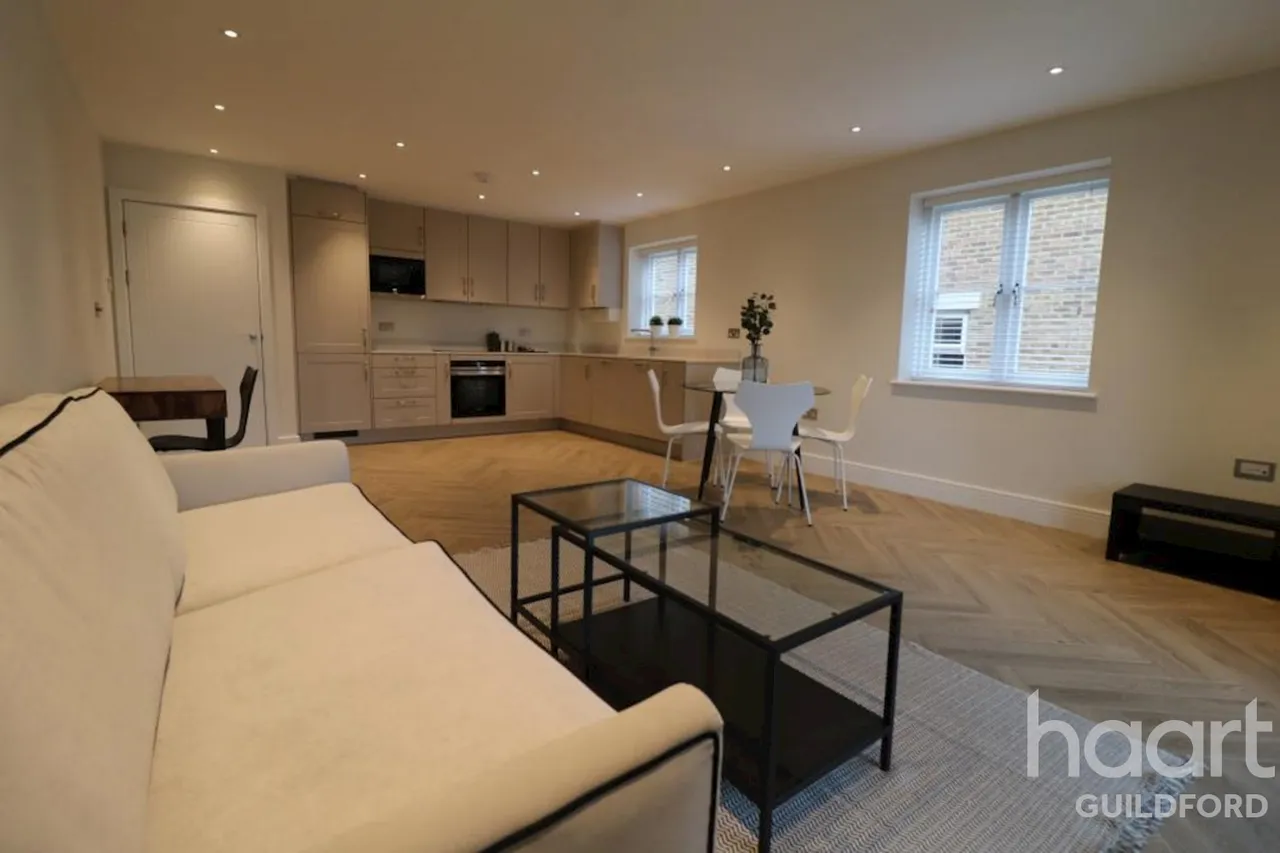 Epsom Road, GU1, photo 2