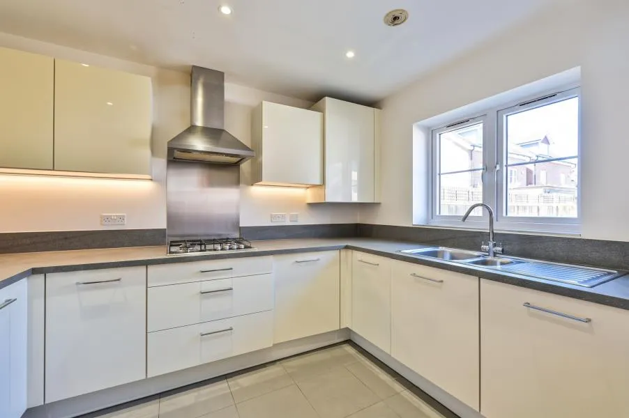 Jersey Close, Knaphill, GU21, photo 19
