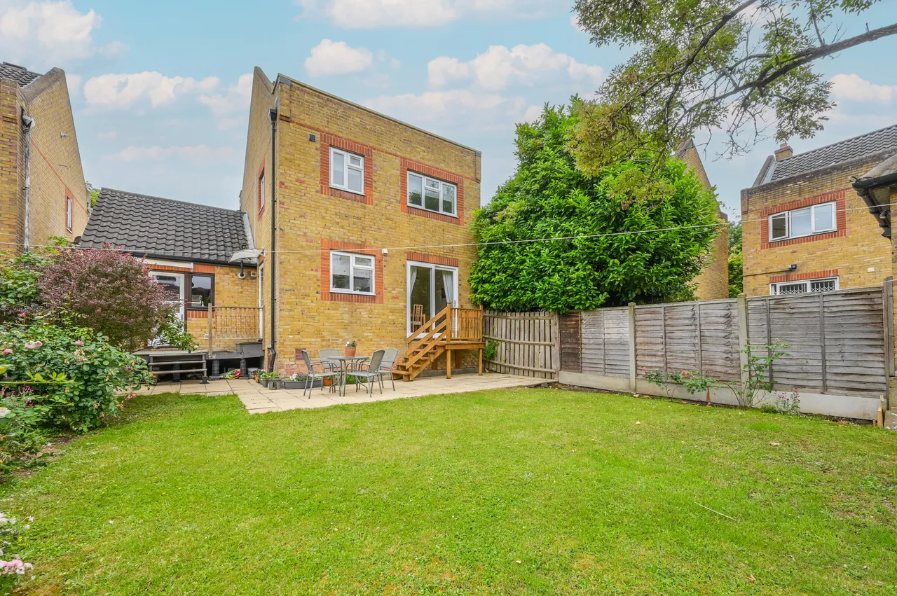 9 Wintergreen Close, London, photo 5
