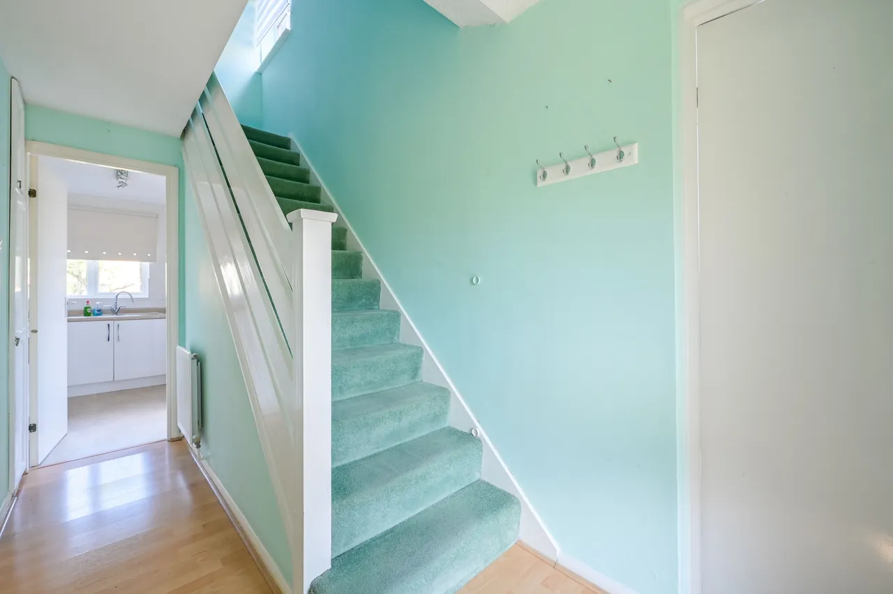 9 Wintergreen Close, London, photo 12
