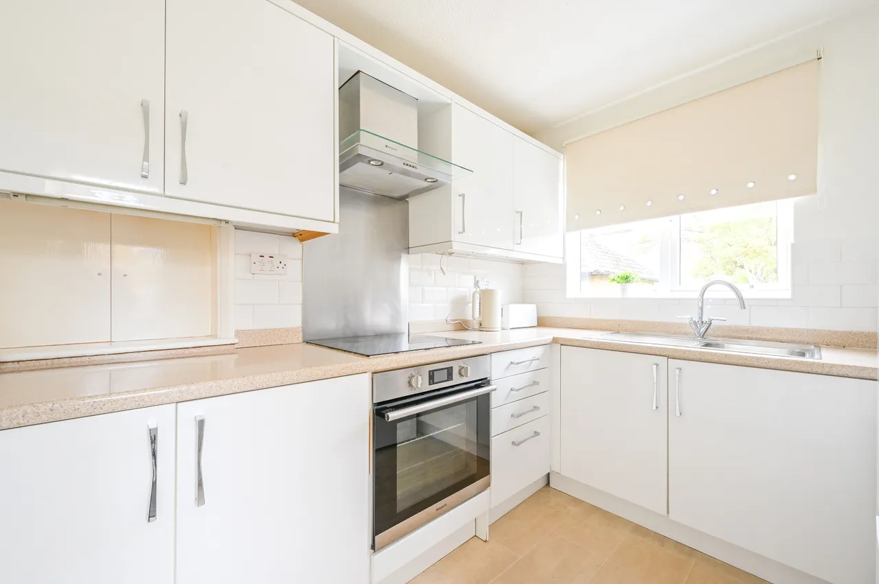 9 Wintergreen Close, London, photo 4