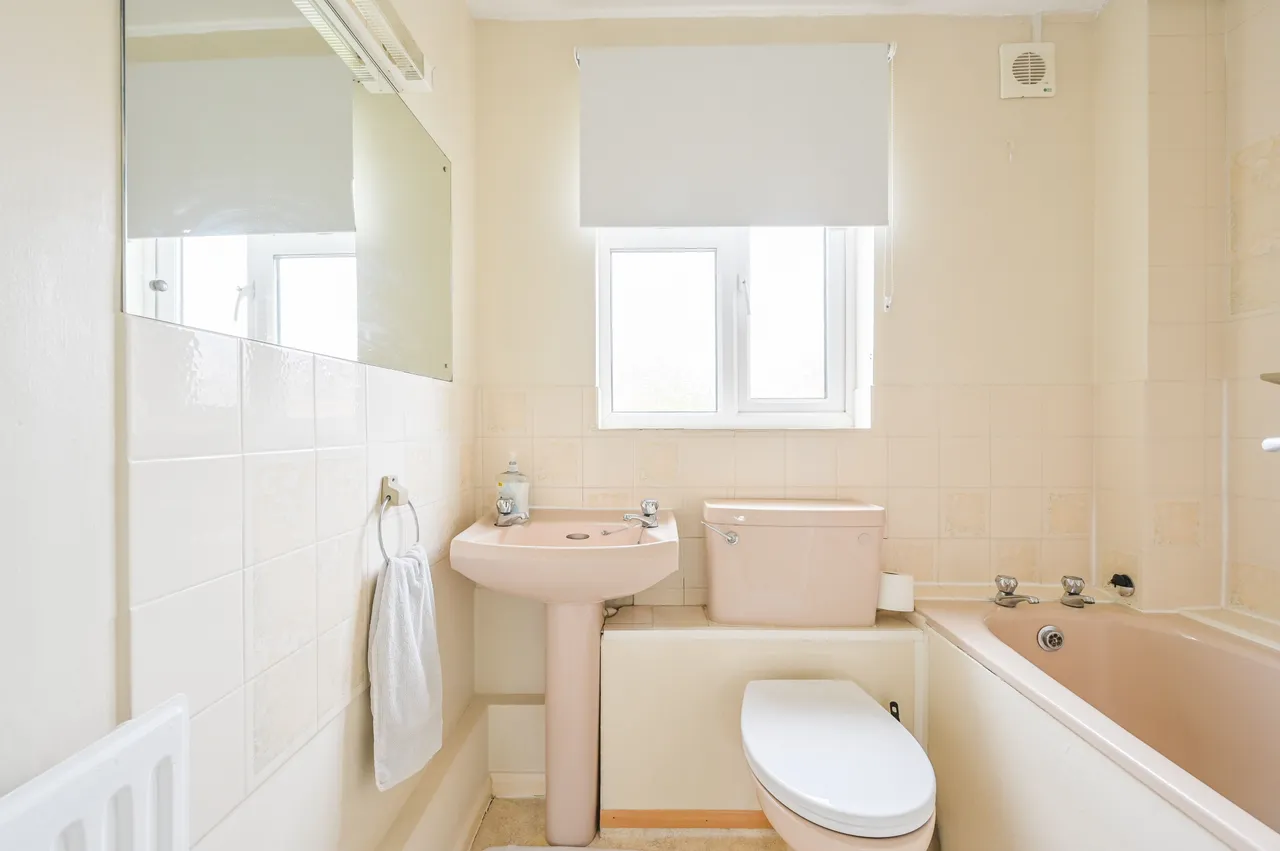 9 Wintergreen Close, London, photo 9