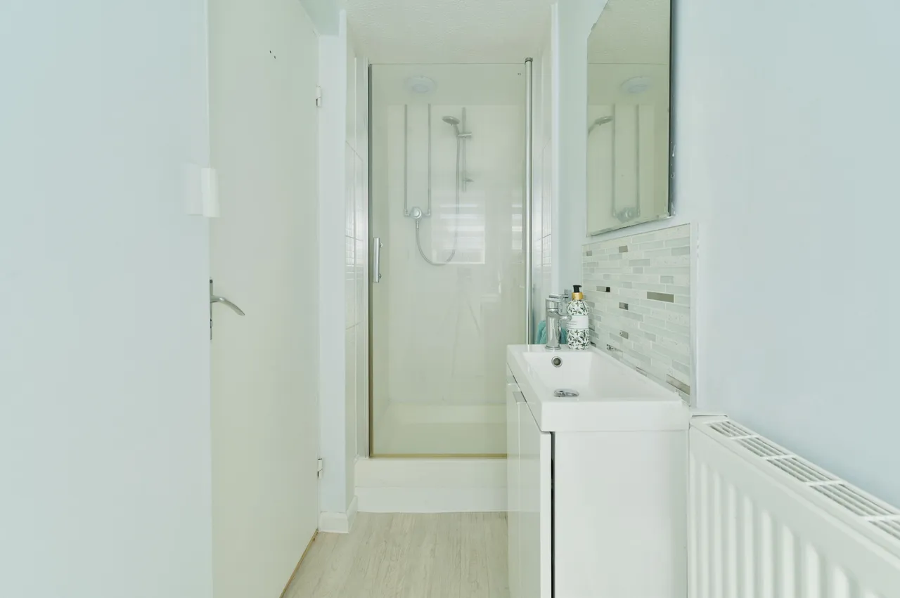 9 Wintergreen Close, London, photo 6