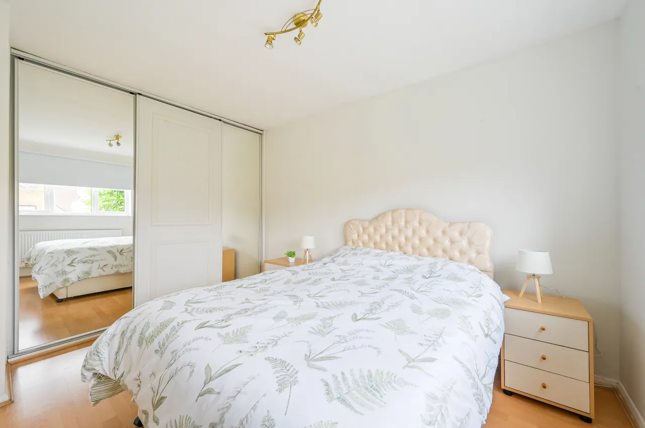 9 Wintergreen Close, London, photo 8