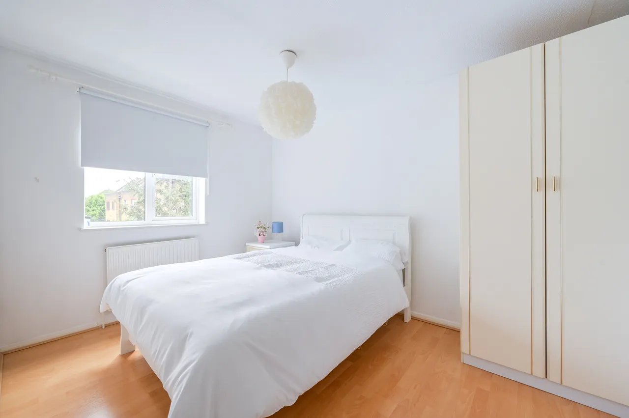 9 Wintergreen Close, London, photo 10