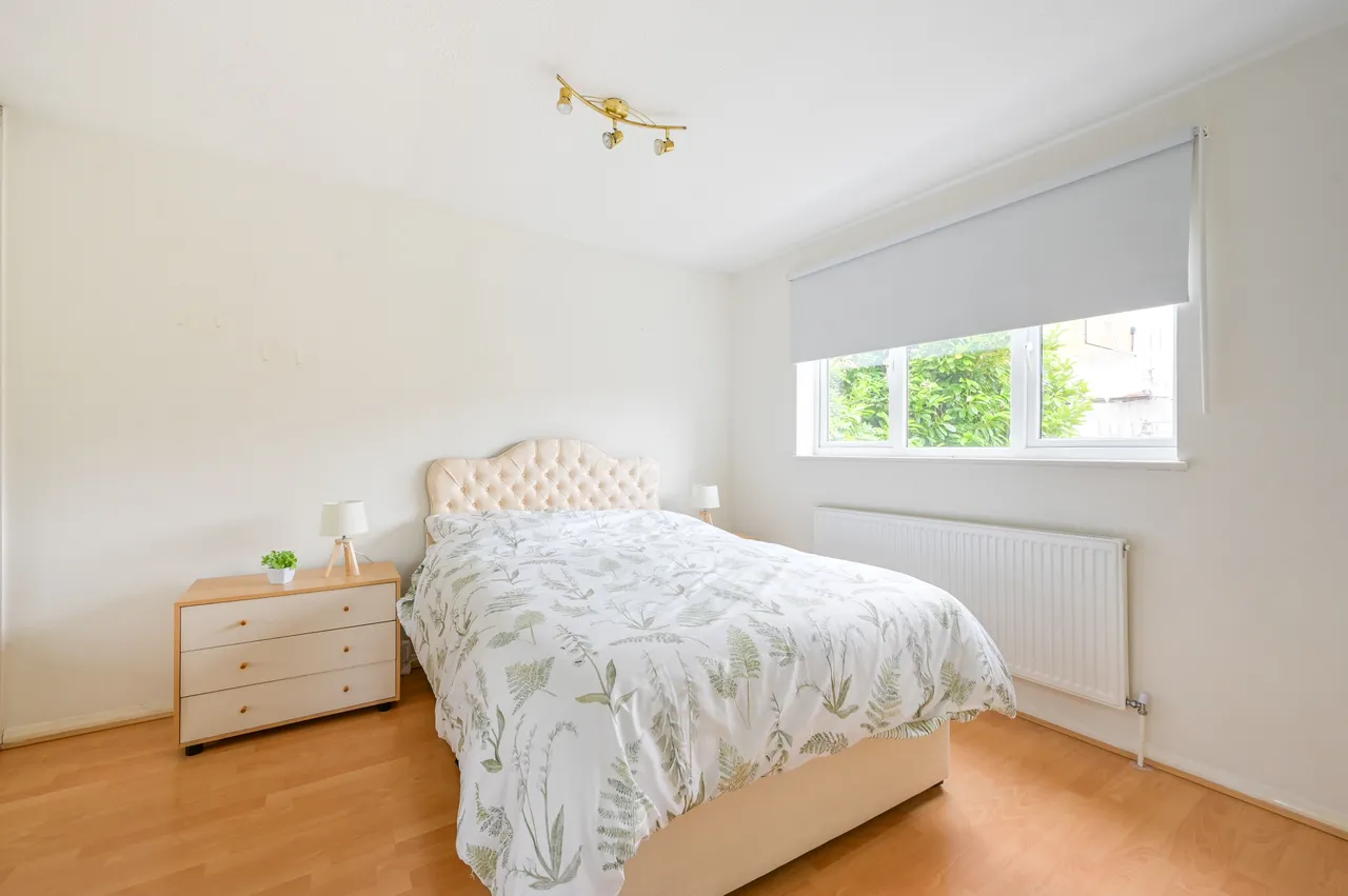 9 Wintergreen Close, London, photo 11