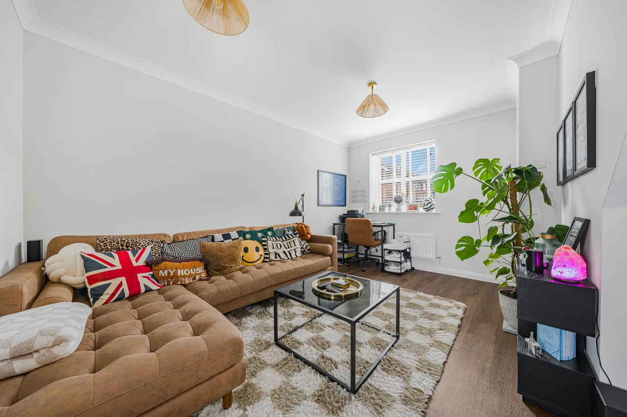 Riverview Gardens, Cobham, KT11, photo 2