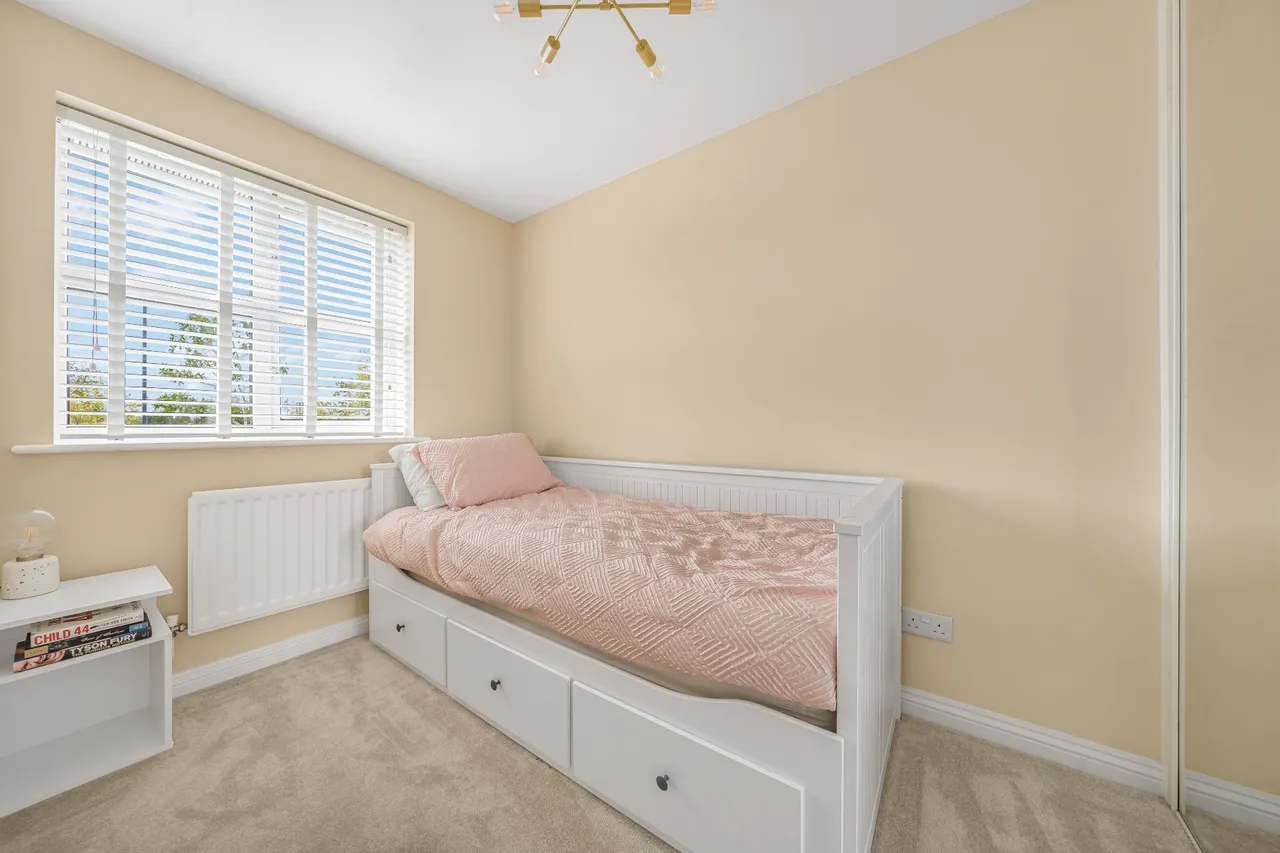 Riverview Gardens, Cobham, KT11, photo 9