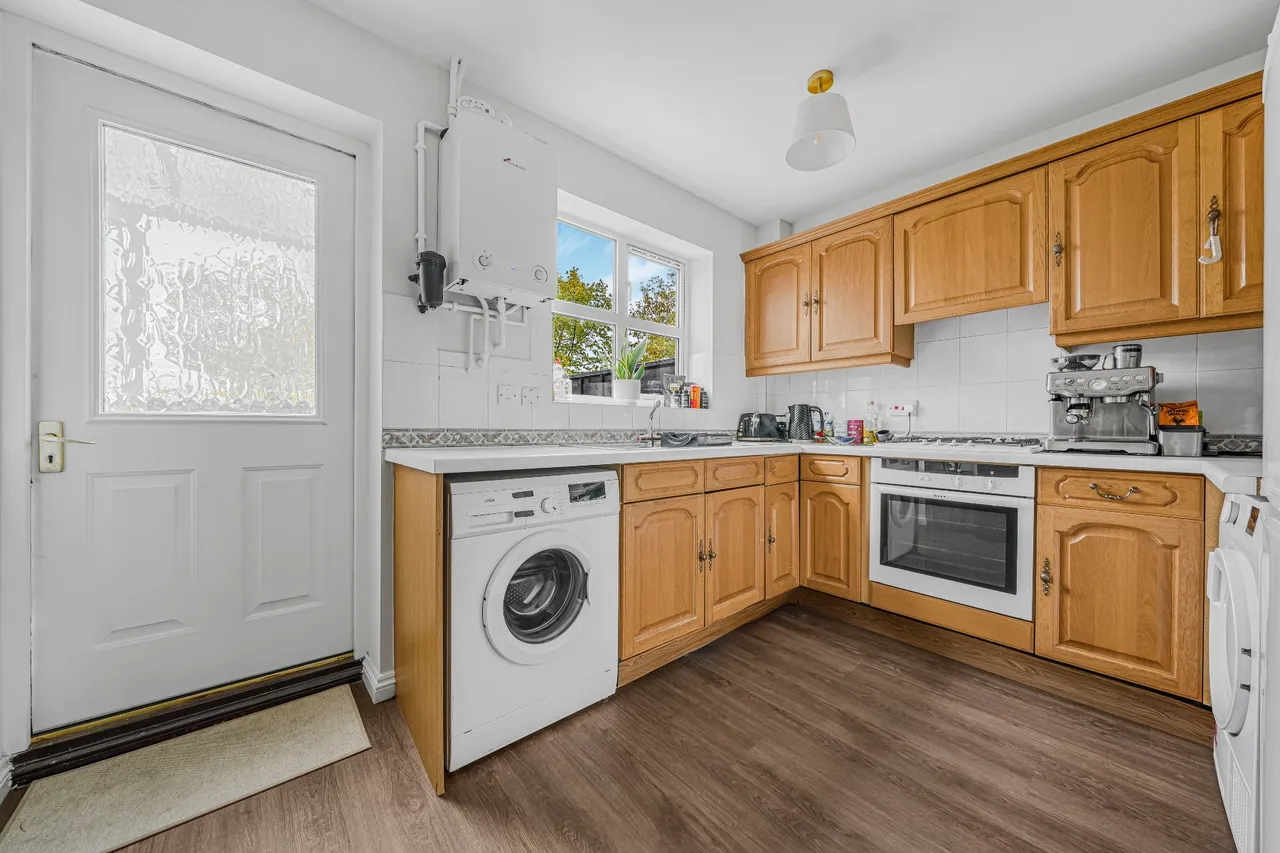 Riverview Gardens, Cobham, KT11, photo 3
