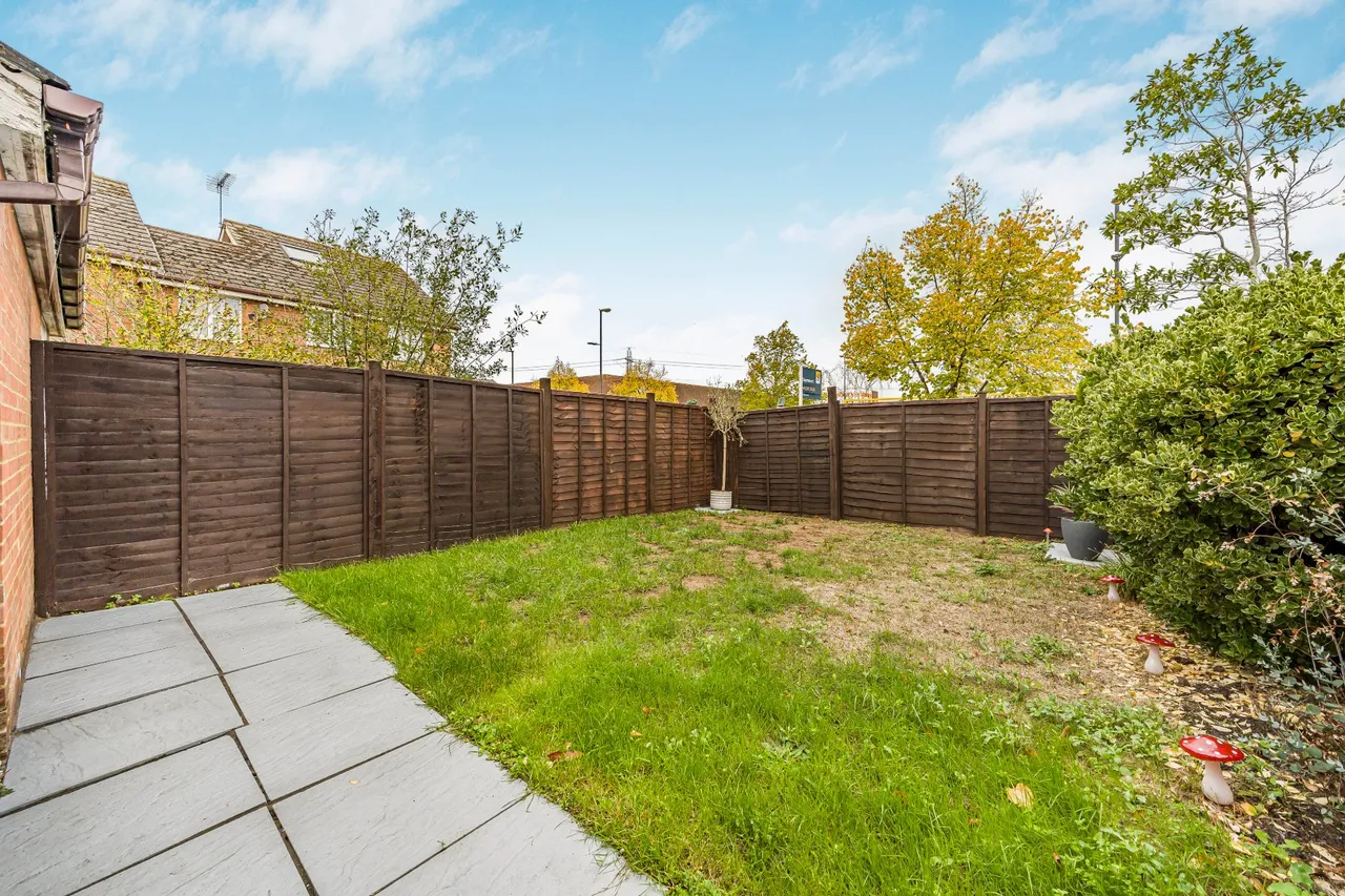Riverview Gardens, Cobham, KT11, photo 11