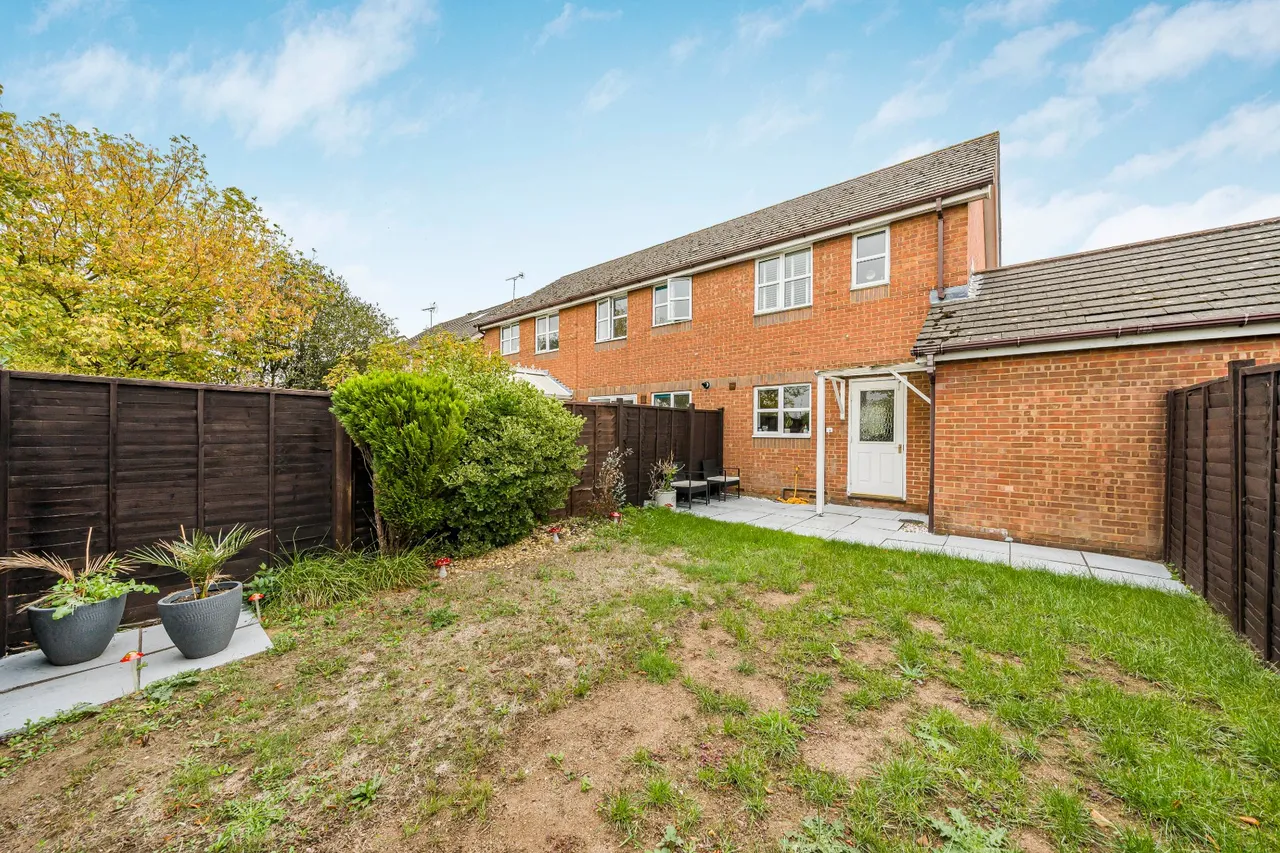 Riverview Gardens, Cobham, KT11, photo 4