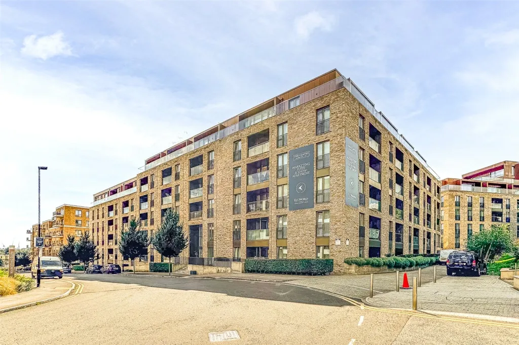 Royal Engineers Way, Mill Hill, NW7, photo 4