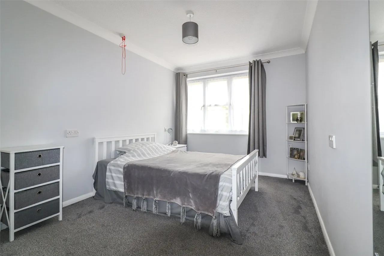 Pinewood Court, Fleet, Hampshire, GU51 3BG, photo 3