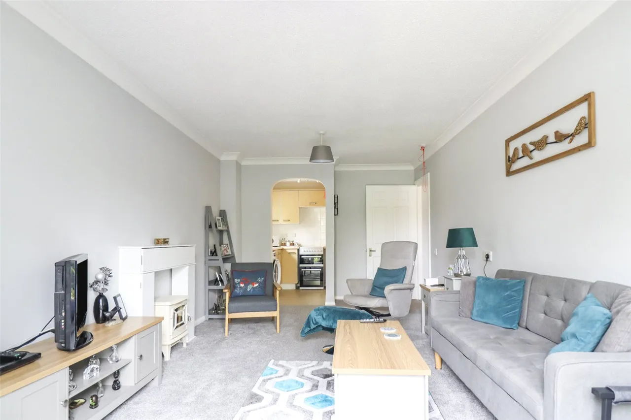 Pinewood Court, Fleet, Hampshire, GU51 3BG, photo 5