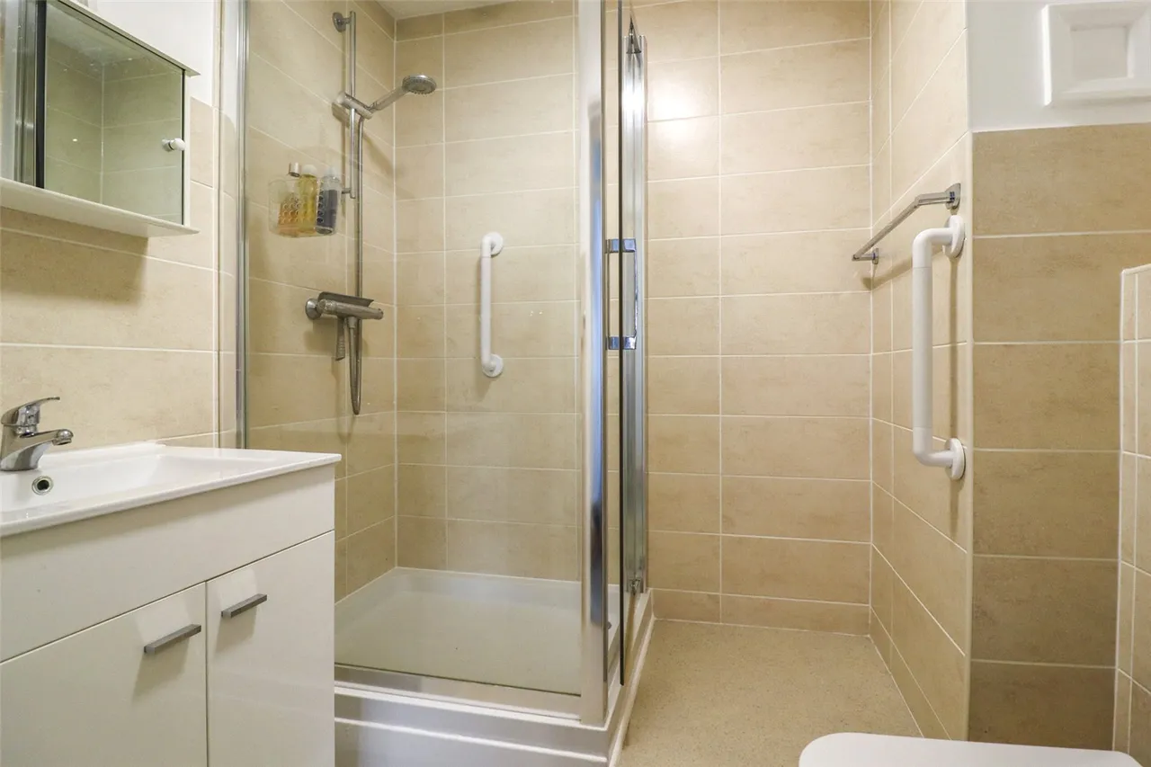 Pinewood Court, Fleet, Hampshire, GU51 3BG, photo 2