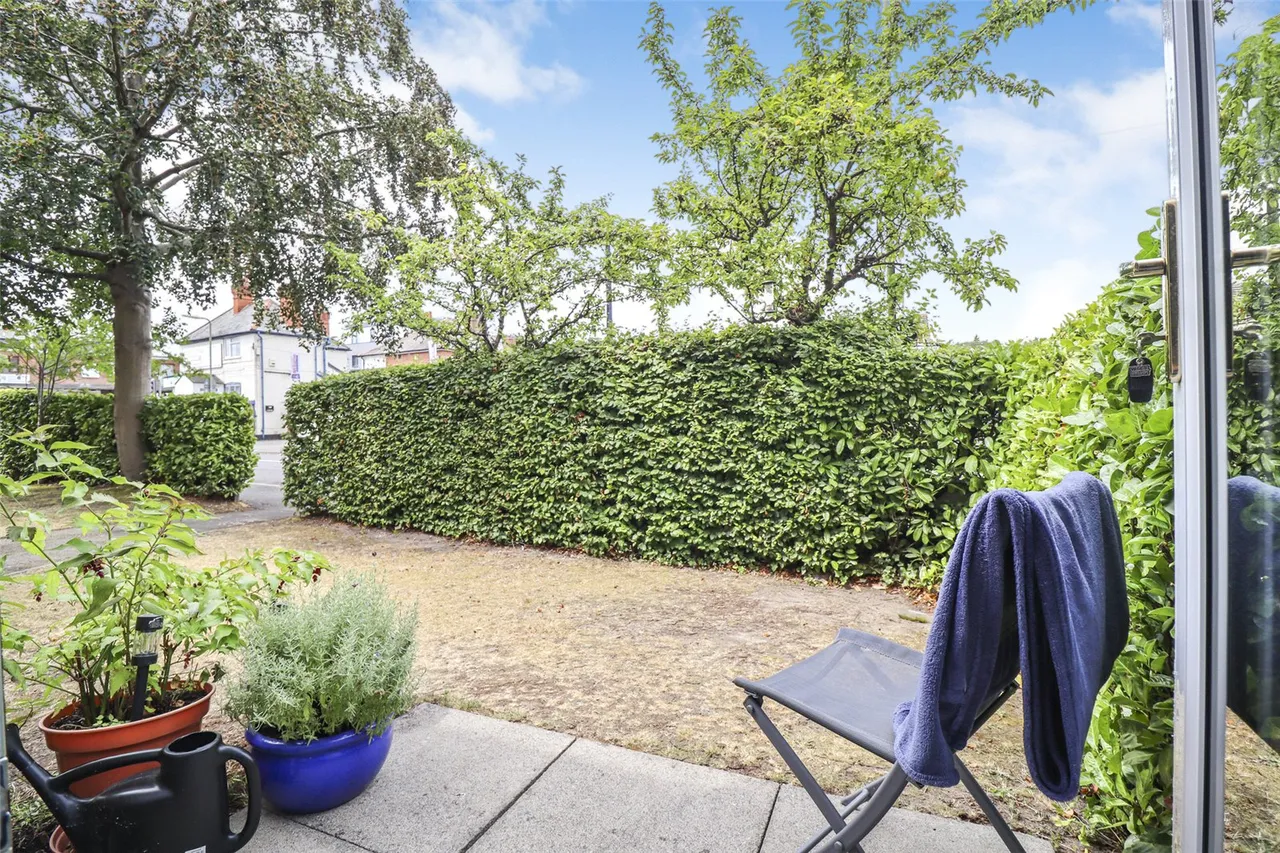 Pinewood Court, Fleet, Hampshire, GU51 3BG, photo 4