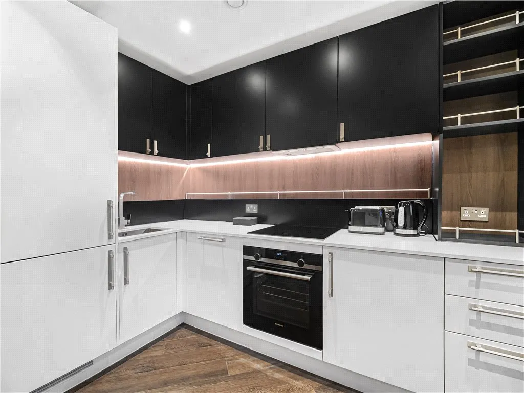 Eden Grove, Staines-upon-Thames, TW18, photo 2