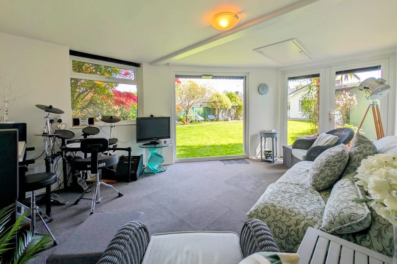 Gallows Drive, West Parley, BH22, photo 24
