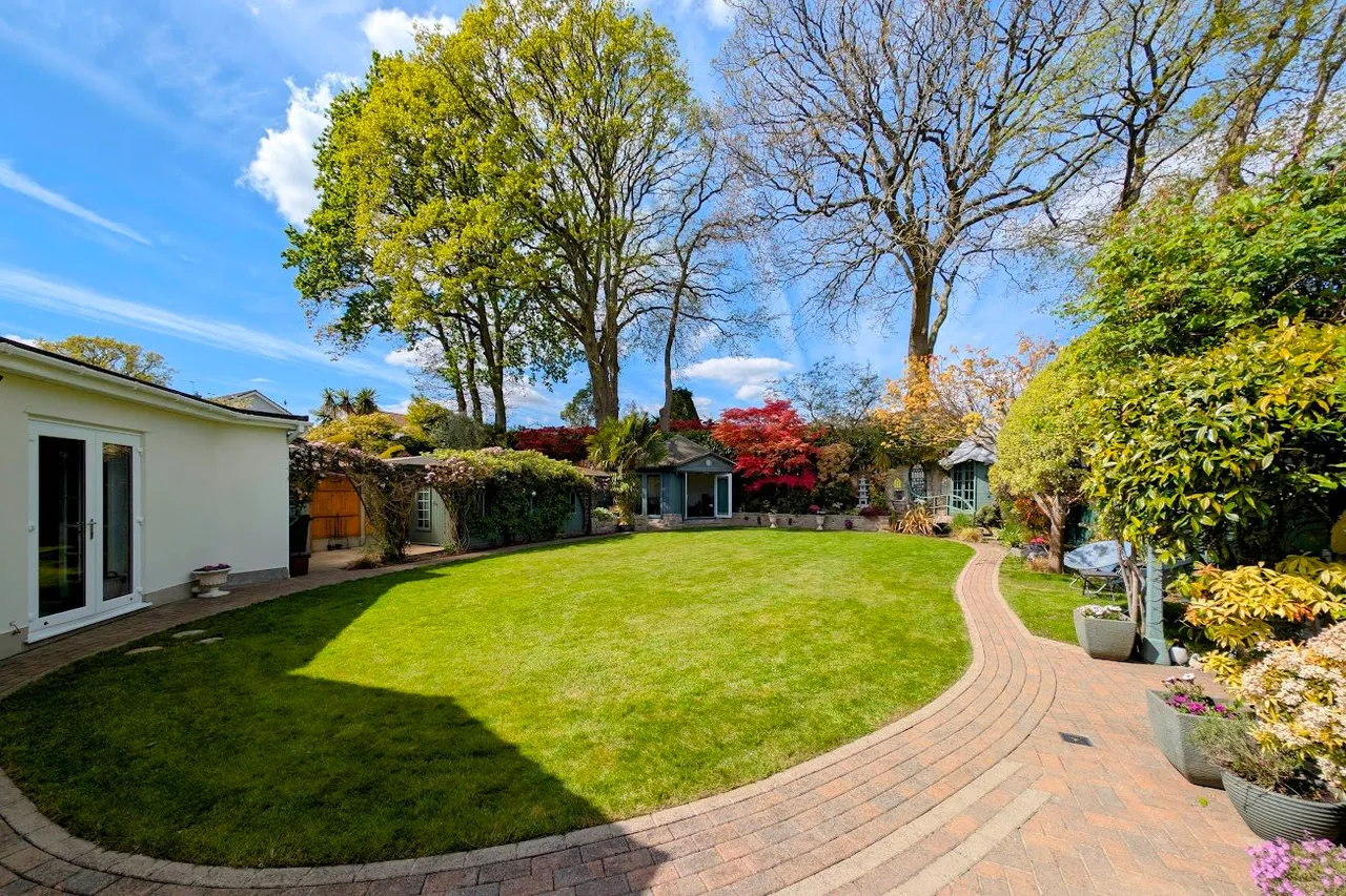 Gallows Drive, West Parley, BH22, photo 19
