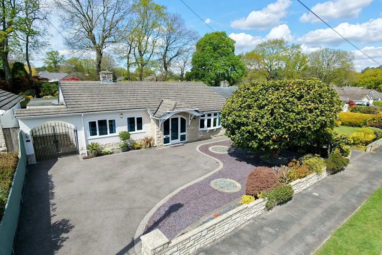 Gallows Drive, West Parley, BH22, photo 2
