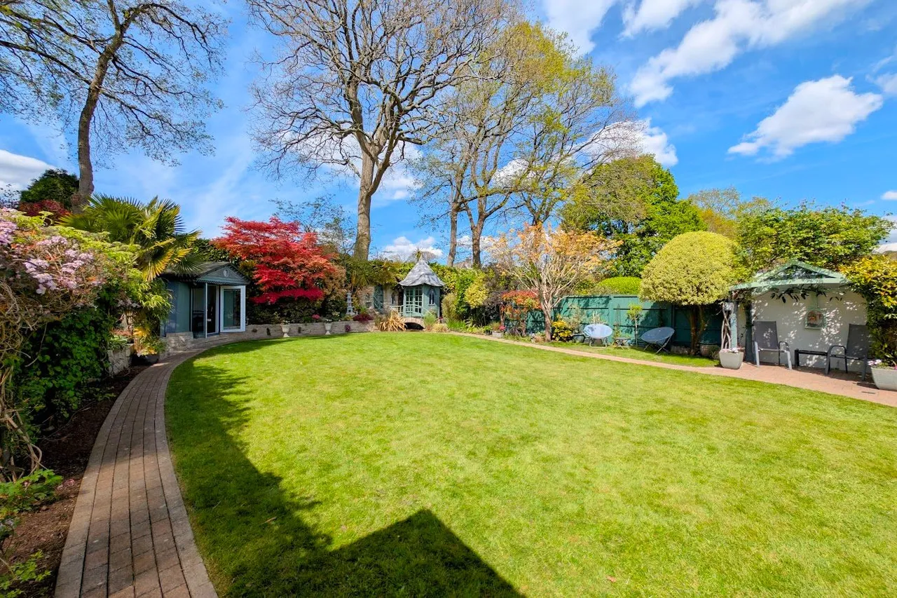 Gallows Drive, West Parley, BH22, photo 18