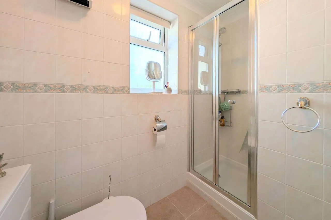 Gallows Drive, West Parley, BH22, photo 9