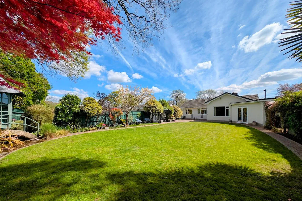 Gallows Drive, West Parley, BH22, photo 17