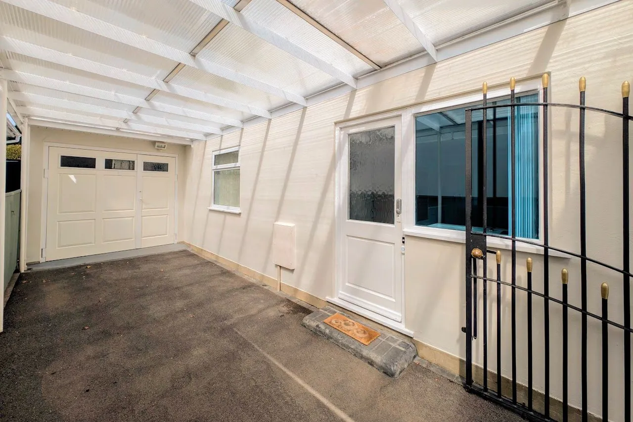 Gallows Drive, West Parley, BH22, photo 26
