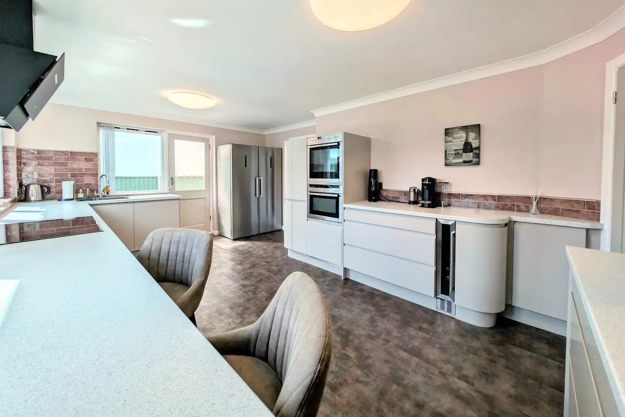 Gallows Drive, West Parley, BH22, photo 3