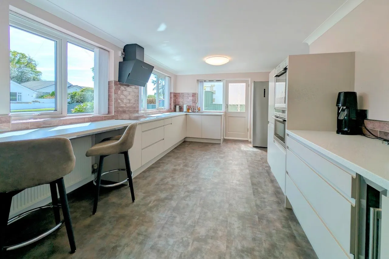 Gallows Drive, West Parley, BH22, photo 4