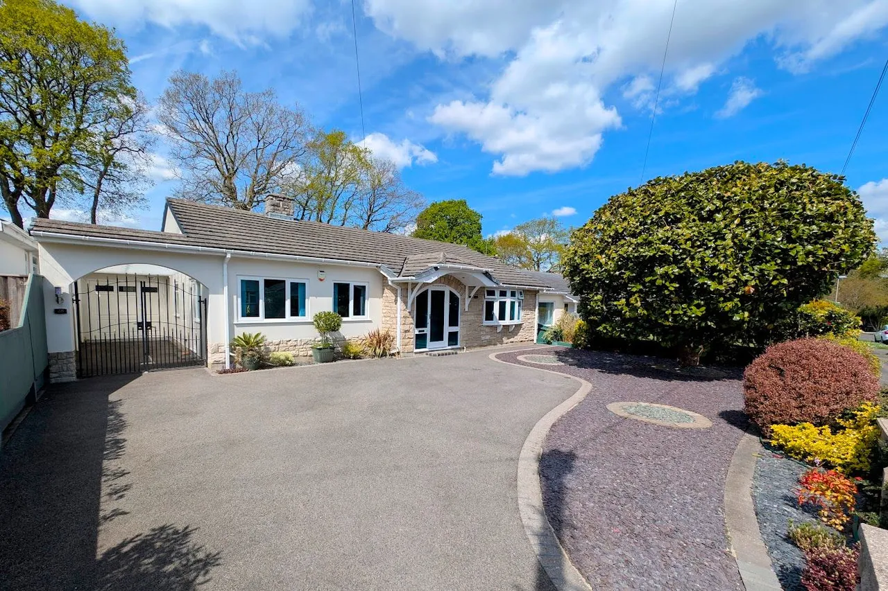 Gallows Drive, West Parley, BH22, photo 27