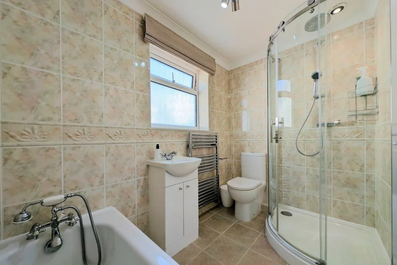 Gallows Drive, West Parley, BH22, photo 13
