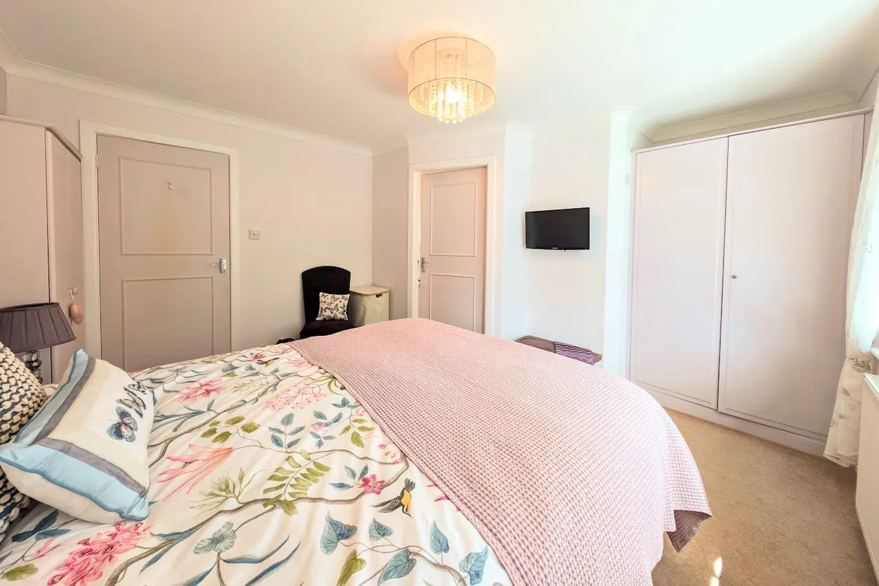 Gallows Drive, West Parley, BH22, photo 8