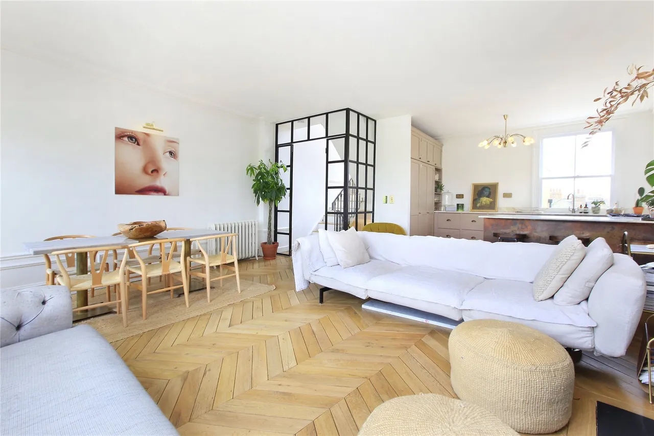 2 bed flat for sale — Clapham Common North Side, Battersea, London, SW4