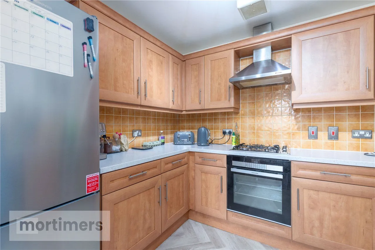 Gladstone Close, Blackburn, BB2, photo 4