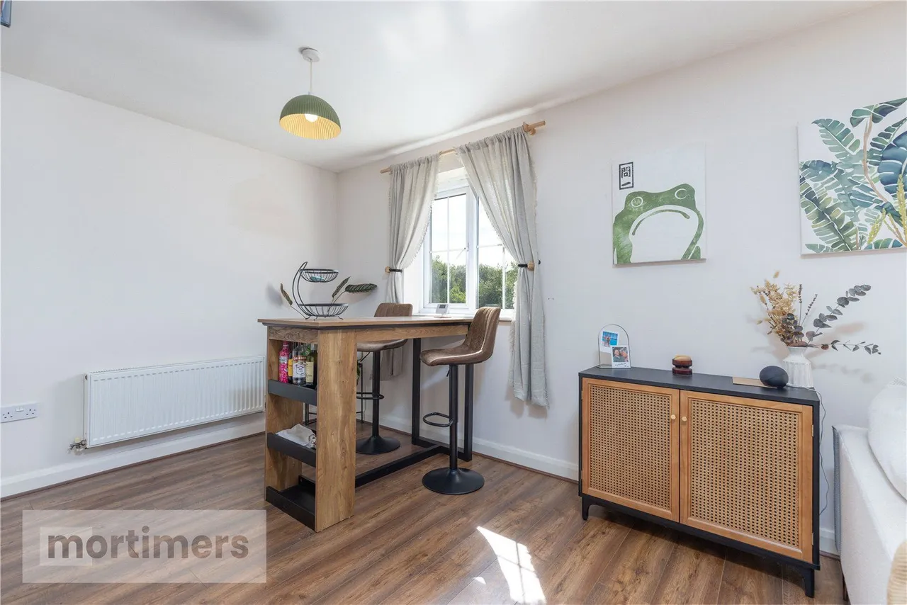 Gladstone Close, Blackburn, BB2, photo 8