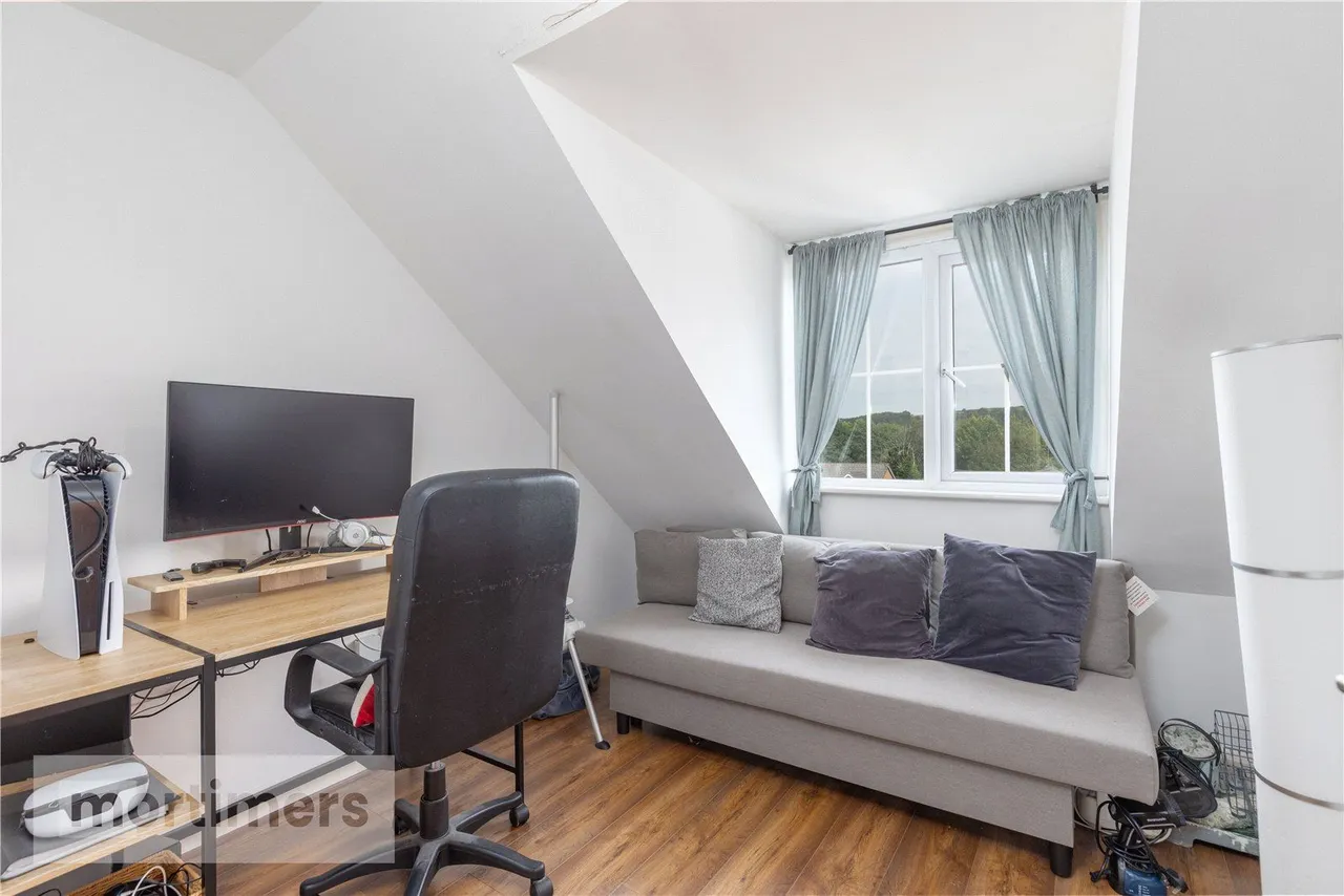 Gladstone Close, Blackburn, BB2, photo 13
